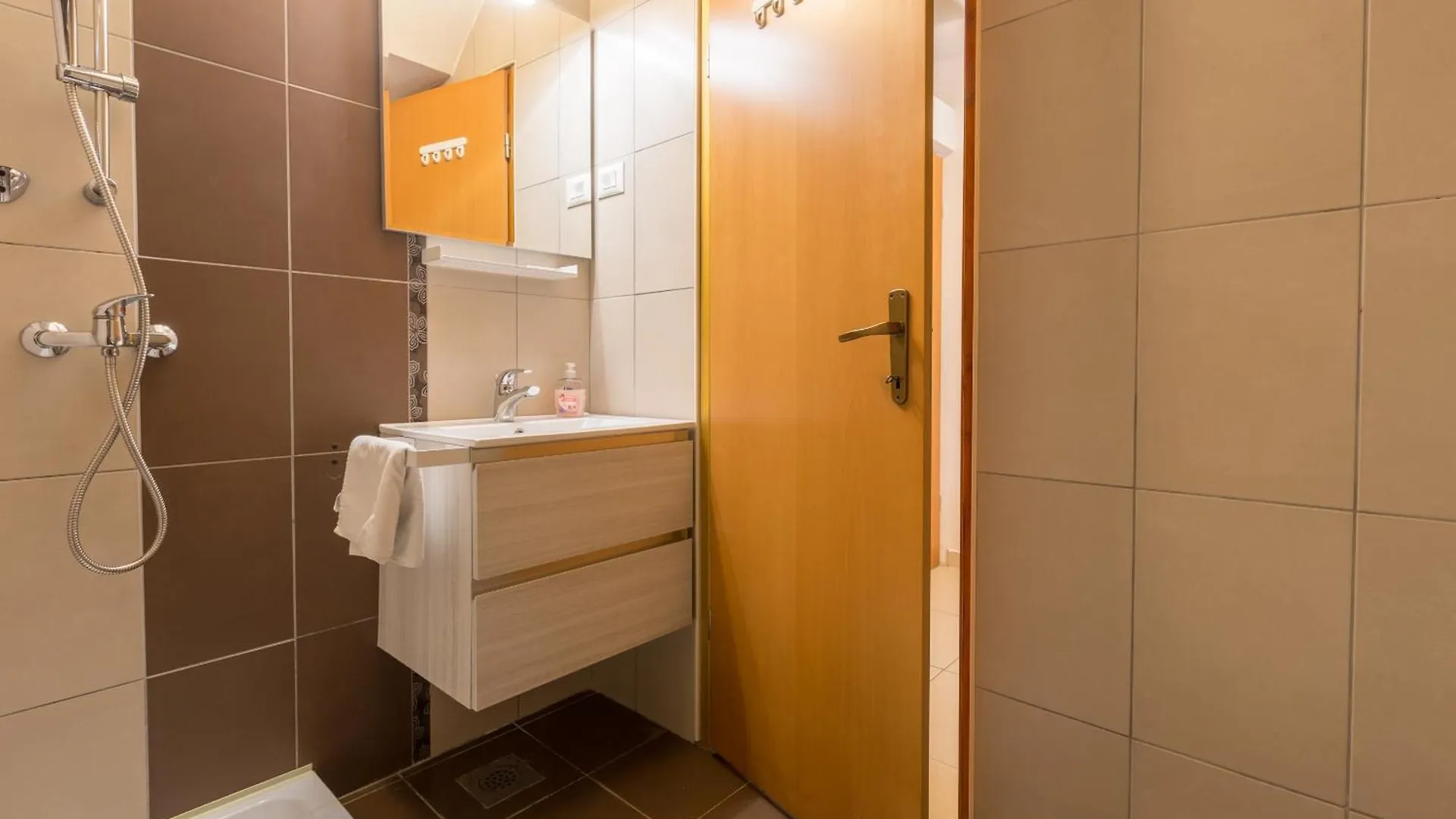 Apartments With Wifi Vrsar, Porec - 17473 0*, Vrsar Croatie